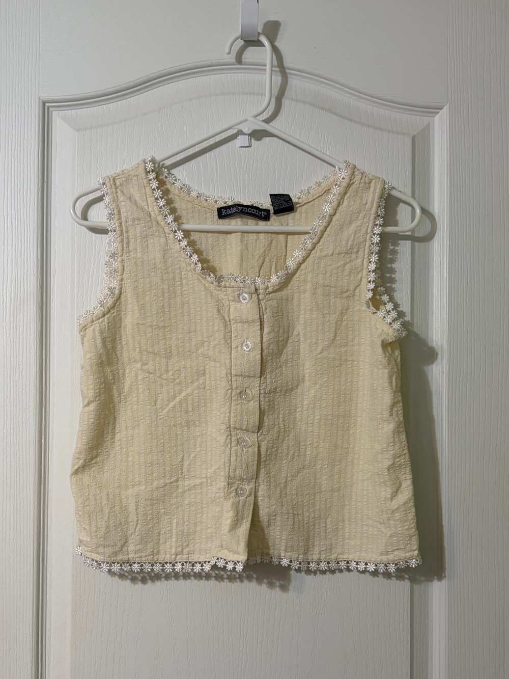 Women’s Cream & Yellow Button-Front Sleeveless Top